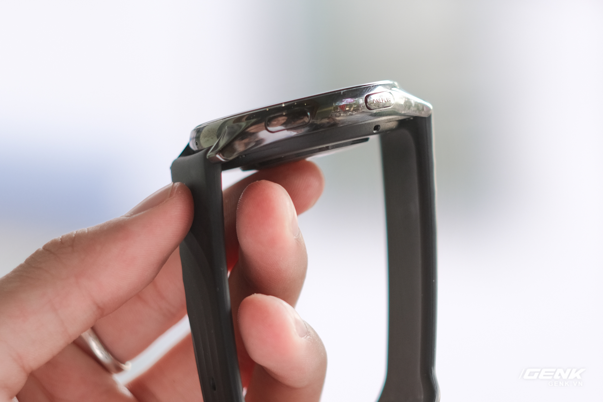 Trên tay và trải nghiệm nhanh OnePlus Watch: Thiết kế phổ thông, không dành cho người dùng nữ, có đo SpO2, pin 2 tuần, giá 4.2 triệu - Ảnh 5. Trên tay và trải nghiệm nhanh OnePlus Watch: Thiết kế phổ thông, không dành cho người dùng nữ, có đo SpO2, pin 2 tuần, giá 4.2 triệu - Ảnh 5.