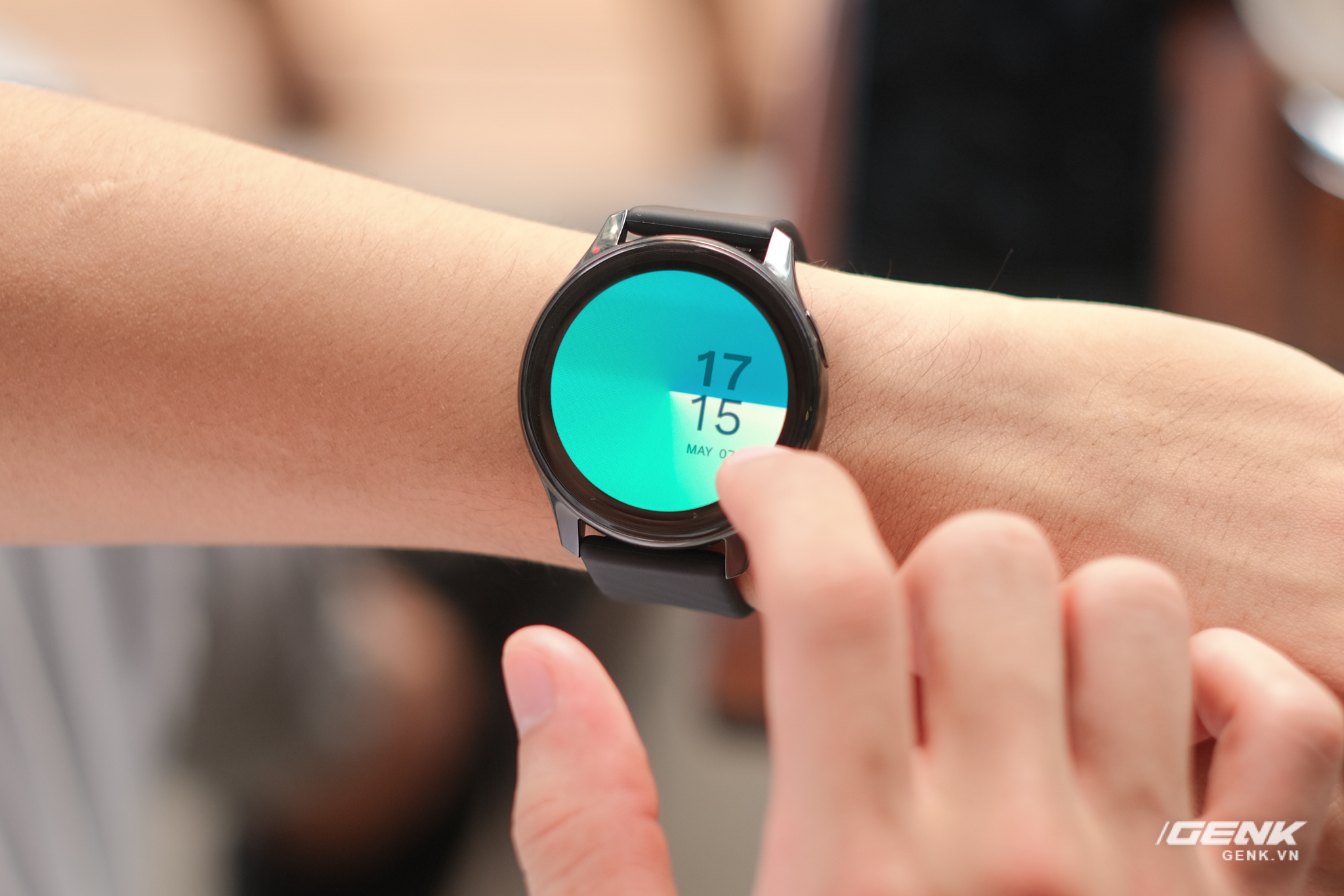 Trên tay và trải nghiệm nhanh OnePlus Watch: Thiết kế phổ thông, không dành cho người dùng nữ, có đo SpO2, pin 2 tuần, giá 4.2 triệu - Ảnh 7. Trên tay và trải nghiệm nhanh OnePlus Watch: Thiết kế phổ thông, không dành cho người dùng nữ, có đo SpO2, pin 2 tuần, giá 4.2 triệu - Ảnh 7.
