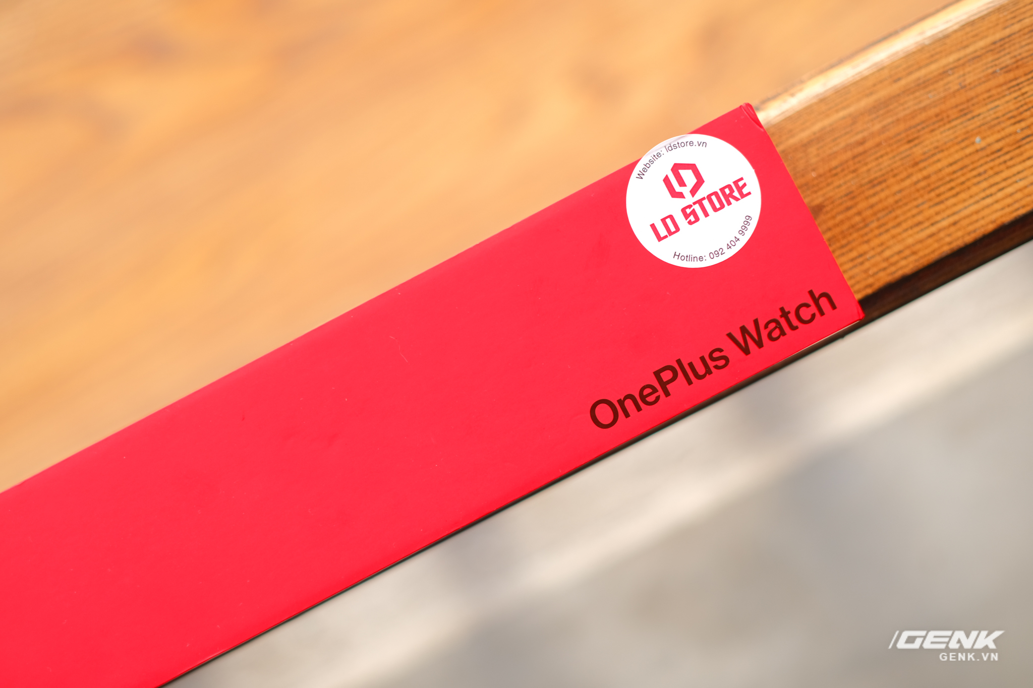 Trên tay và trải nghiệm nhanh OnePlus Watch: Thiết kế phổ thông, không dành cho người dùng nữ, có đo SpO2, pin 2 tuần, giá 4.2 triệu - Ảnh 1. Trên tay và trải nghiệm nhanh OnePlus Watch: Thiết kế phổ thông, không dành cho người dùng nữ, có đo SpO2, pin 2 tuần, giá 4.2 triệu - Ảnh 1.