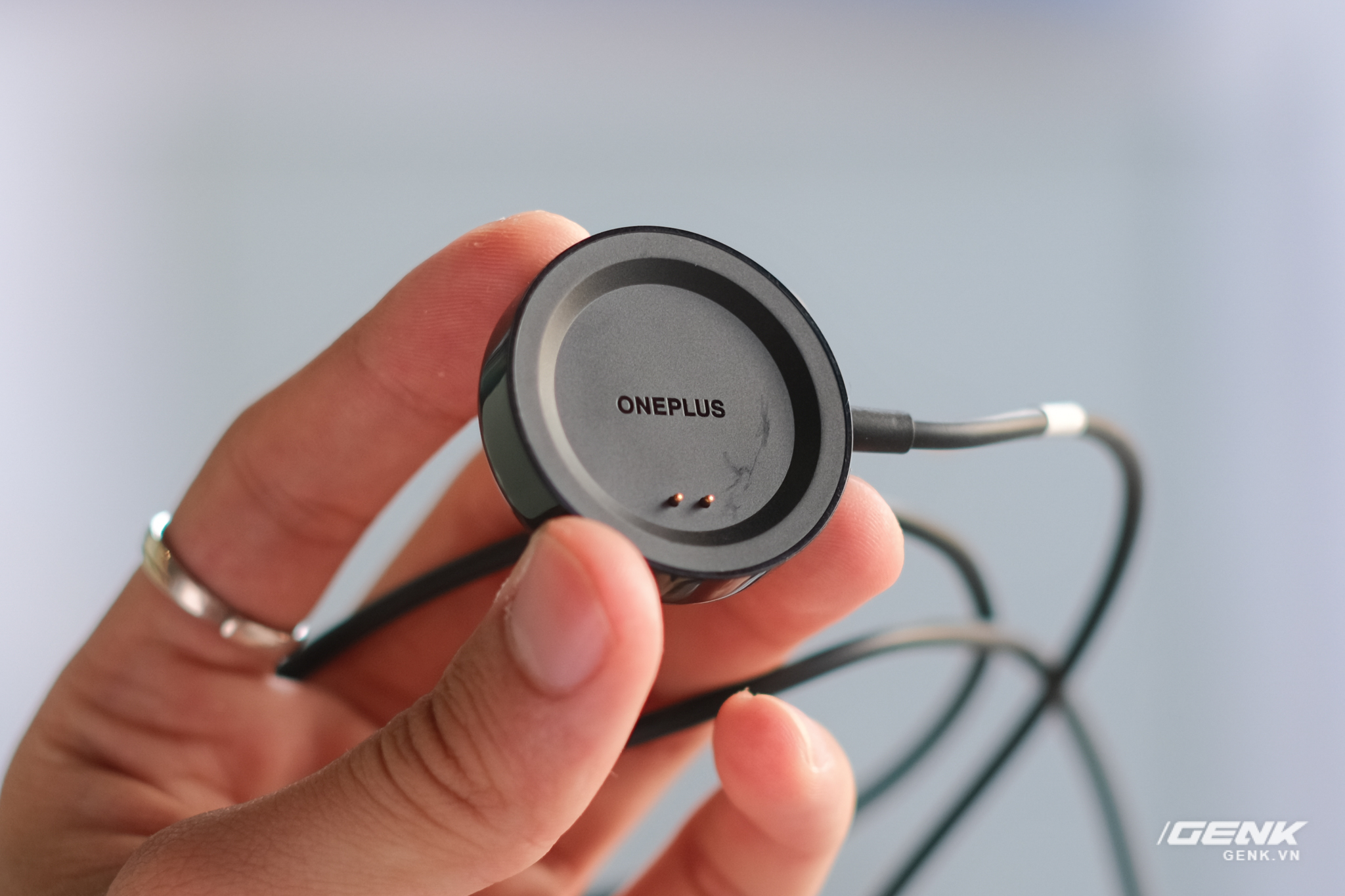 Trên tay và trải nghiệm nhanh OnePlus Watch: Thiết kế phổ thông, không dành cho người dùng nữ, có đo SpO2, pin 2 tuần, giá 4.2 triệu - Ảnh 2. Trên tay và trải nghiệm nhanh OnePlus Watch: Thiết kế phổ thông, không dành cho người dùng nữ, có đo SpO2, pin 2 tuần, giá 4.2 triệu - Ảnh 2.