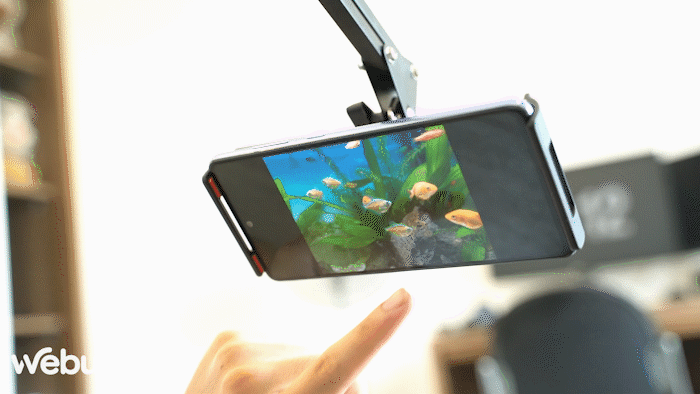 So kè chất lượng 2 loại kẹp smartphone dành cho hội người lười thích xem phim trên giường - Ảnh 11. So kè chất lượng 2 loại kẹp smartphone dành cho hội người lười thích xem phim trên giường - Ảnh 11.