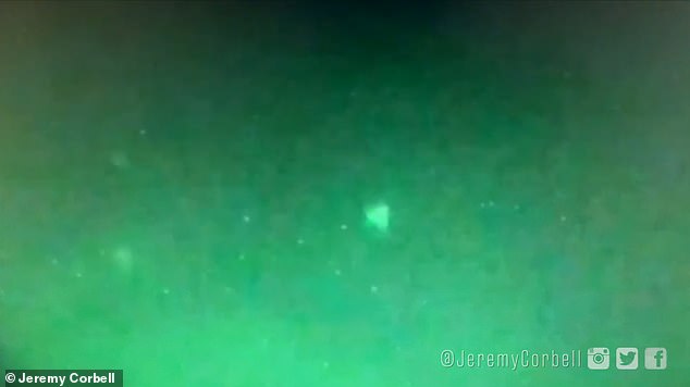 Ông Obama lần đầu lên tiếng về việc nhìn thấy UFO, thừa nhận không thể giải thích được - Ảnh 2. Ông Obama lần đầu lên tiếng về việc nhìn thấy UFO, thừa nhận không thể giải thích được - Ảnh 2.