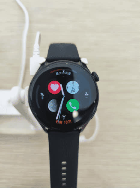 Lộ hình ảnh thực tế đầu tiên của Huawei Watch 3 chạy hệ điều hành HarmonyOS - Ảnh 2. Lộ hình ảnh thực tế đầu tiên của Huawei Watch 3 chạy hệ điều hành HarmonyOS - Ảnh 2.