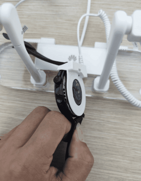 Lộ hình ảnh thực tế đầu tiên của Huawei Watch 3 chạy hệ điều hành HarmonyOS - Ảnh 3. Lộ hình ảnh thực tế đầu tiên của Huawei Watch 3 chạy hệ điều hành HarmonyOS - Ảnh 3.