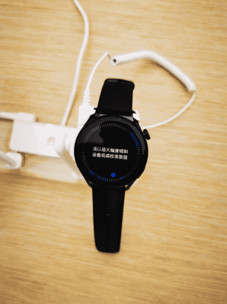 Lộ hình ảnh thực tế đầu tiên của Huawei Watch 3 chạy hệ điều hành HarmonyOS - Ảnh 5. Lộ hình ảnh thực tế đầu tiên của Huawei Watch 3 chạy hệ điều hành HarmonyOS - Ảnh 5.