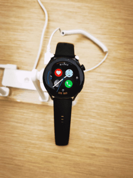 Lộ hình ảnh thực tế đầu tiên của Huawei Watch 3 chạy hệ điều hành HarmonyOS - Ảnh 7. Lộ hình ảnh thực tế đầu tiên của Huawei Watch 3 chạy hệ điều hành HarmonyOS - Ảnh 7.