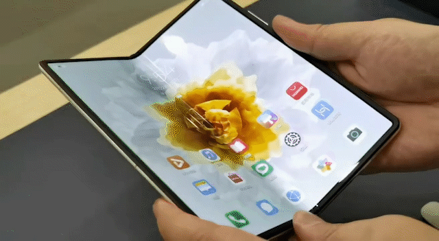 Cùng làm smartphone màn hình gập, nhưng cả Xiaomi và Huawei đều đang ở chiếu dưới so với Samsung - Ảnh 2.