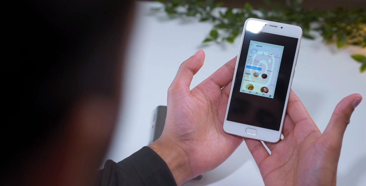Một story bí ẩn trên Instagram đang khiến người dùng iPhone trên thế giới bị văng khỏi ứng dụng - Ảnh 5. Một story bí ẩn trên Instagram đang khiến người dùng iPhone trên thế giới bị văng khỏi ứng dụng - Ảnh 5.