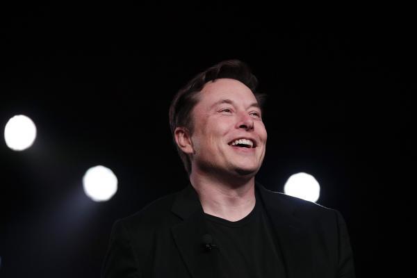 Tim Cook chỉ xếp hạng 171/500 CEO được trả lương cao nhất trong năm 2020, nhưng chưa bằng Elon Musk xếp hạng chót - Ảnh 2.