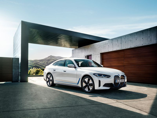 BMW i4 - chiếc sedan hạng sang chạy điện cả thế giới đang mong đợi? - Ảnh 1.