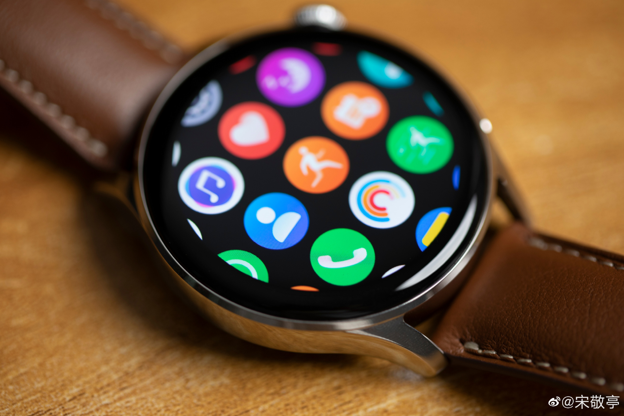 Huawei Watch 3 ra mắt: Có núm xoay như Apple Watch, chạy HarmonyOS, pin 3 ngày, giá từ 9.4 triệu đồng - Ảnh 8. Huawei Watch 3 ra mắt: Có núm xoay như Apple Watch, chạy HarmonyOS, pin 3 ngày, giá từ 9.4 triệu đồng - Ảnh 8.