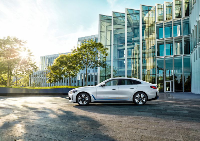 BMW i4 - chiếc sedan hạng sang chạy điện cả thế giới đang mong đợi? - Ảnh 7.