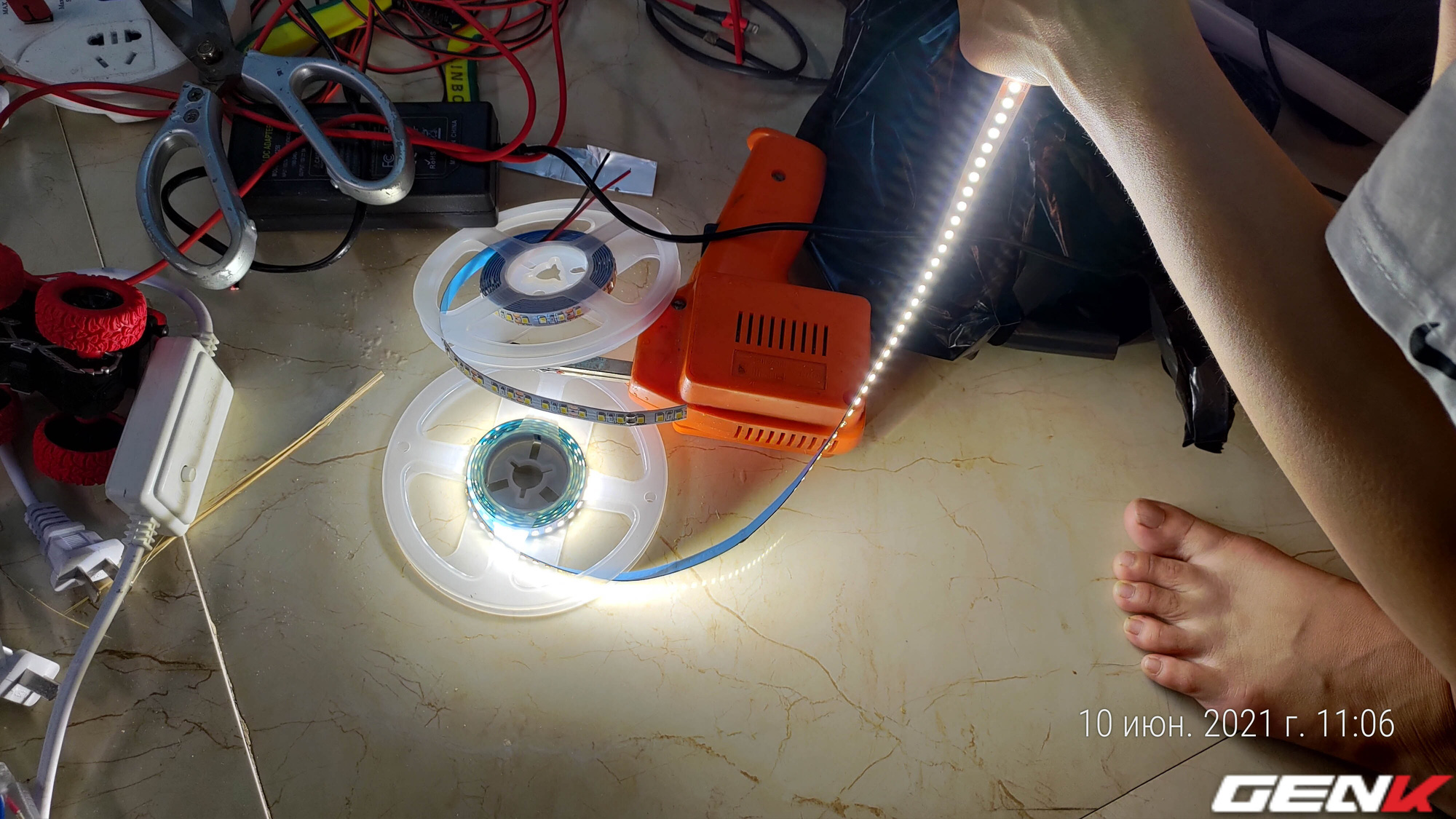 Tự lắp đèn LED tủ bếp để khắc phục đứng bếp bị tối và sấp bóng: cải thiện ánh sáng với chi phí thấp nhưng kết quả thì cực mỹ mãn! - Ảnh 18.