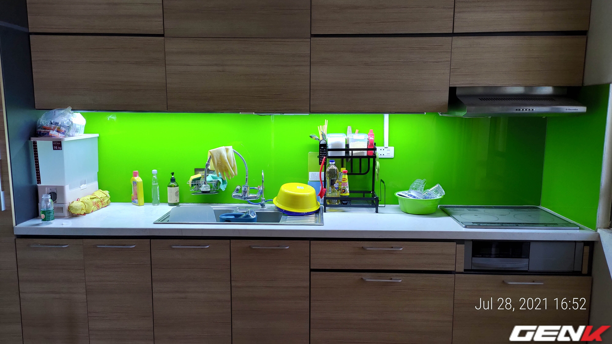 Tự lắp đèn LED tủ bếp để khắc phục đứng bếp bị tối và sấp bóng: cải thiện ánh sáng với chi phí thấp nhưng kết quả thì cực mỹ mãn! - Ảnh 31.