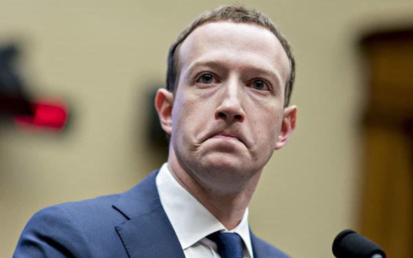 Mark Zuckerberg thừa nhận thời gian tới Facebook sẽ khó sống, vốn hoá công ty bốc hơi luôn 40 tỷ USD trong vài giờ - Ảnh 1.