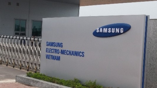 Bán mảng gia công linh kiện iPhone, hàng tỷ USD doanh số và xuất khẩu của Samsung tại Việt Nam sẽ bị ảnh hưởng? - Ảnh 2.