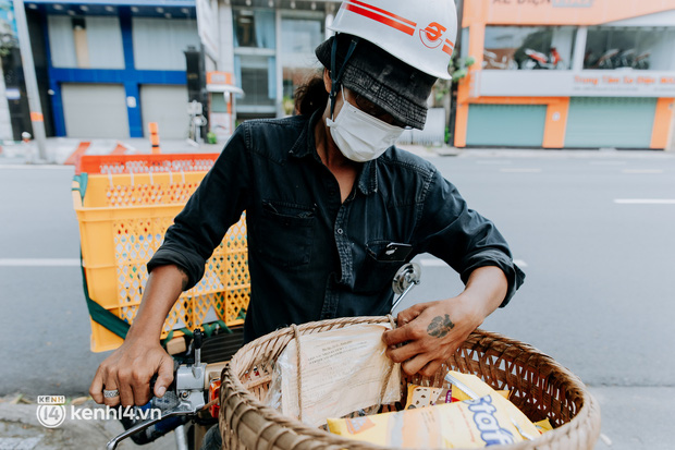  Theo chân “hot TikToker” Lâm Ống Húc - chàng trai chạy xe máy tặng bánh mì, khẩu trang và rất nhiều yêu thương cho bà con nghèo ở Sài Gòn - Ảnh 18.
