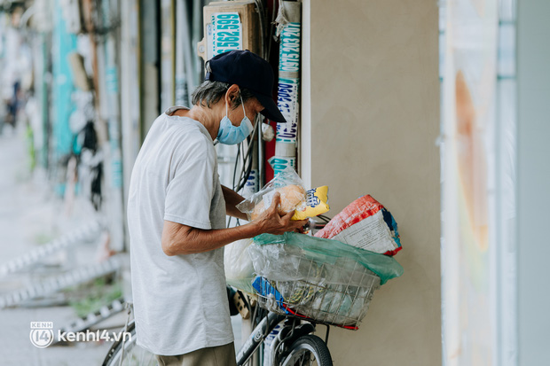  Theo chân “hot TikToker” Lâm Ống Húc - chàng trai chạy xe máy tặng bánh mì, khẩu trang và rất nhiều yêu thương cho bà con nghèo ở Sài Gòn - Ảnh 27.