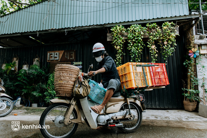  Theo chân “hot TikToker” Lâm Ống Húc - chàng trai chạy xe máy tặng bánh mì, khẩu trang và rất nhiều yêu thương cho bà con nghèo ở Sài Gòn - Ảnh 6.