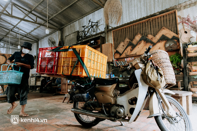  Theo chân “hot TikToker” Lâm Ống Húc - chàng trai chạy xe máy tặng bánh mì, khẩu trang và rất nhiều yêu thương cho bà con nghèo ở Sài Gòn - Ảnh 10.
