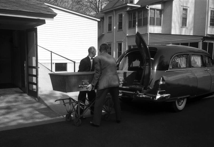 Chuyến phi&ecirc;u lưu của bộ n&atilde;o Albert Einstein, người c&oacute; IQ cao nhất thế giới sau khi n&oacute; bị đ&aacute;nh cắp khỏi cơ thể - Ảnh 3.