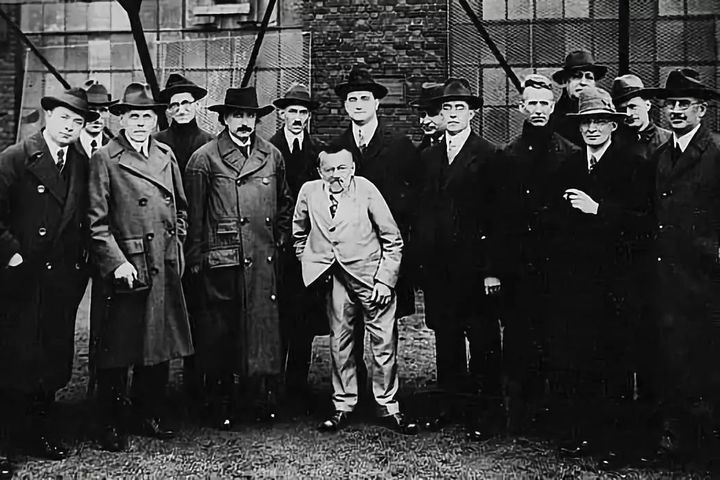 Th&iacute; nghiệm Philadelphia: Nikola Tesla v&agrave; Einstein c&oacute; thể tiến h&agrave;nh thử nghiệm dịch chuyển xuy&ecirc;n kh&ocirc;ng - thời gian? - Ảnh 5.