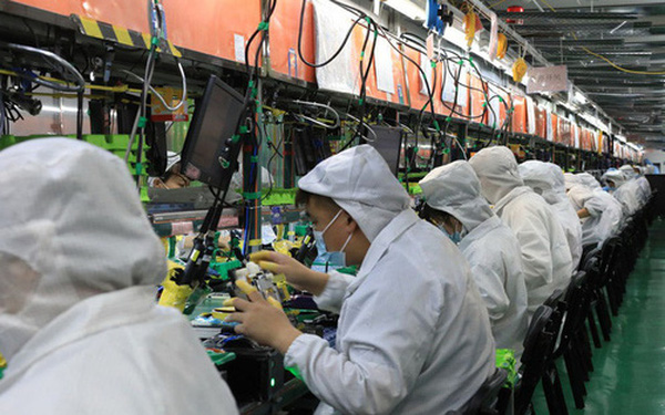 Tuyển kỷ lục 10.000 nhân công một ngày, nhà máy Foxconn chạy hết tốc lực để sản xuất iPhone 13 - Ảnh 1.