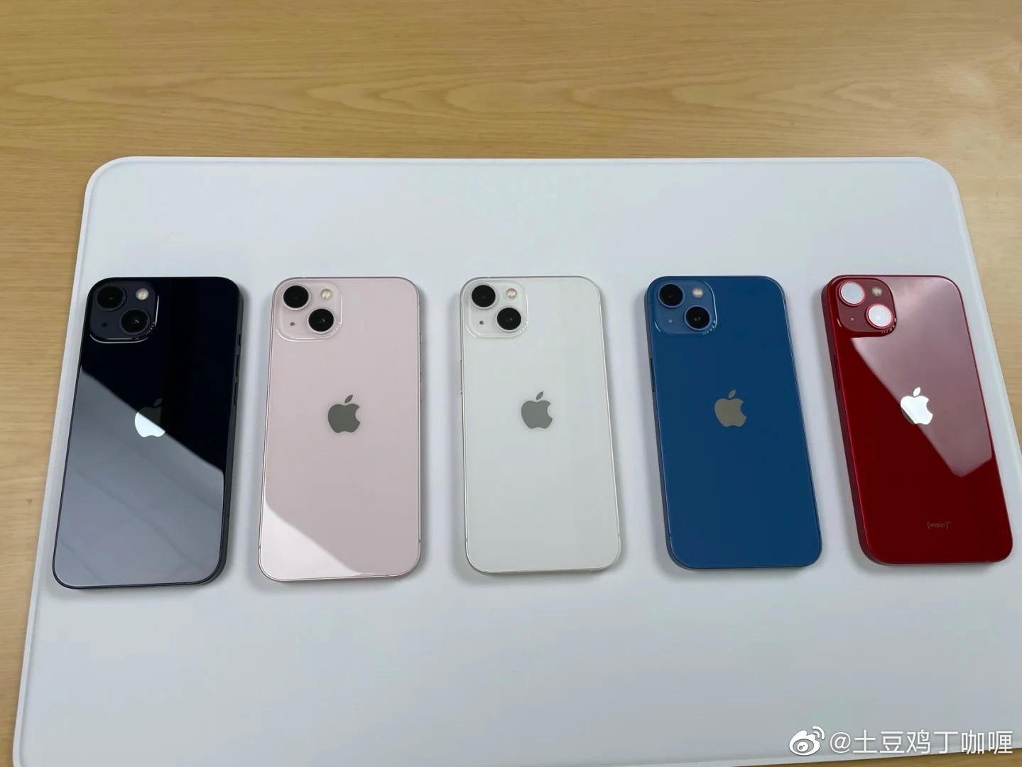 Hoàng Duy Apple – tên tuổi đình đám trong thế giới công nghệ. Nếu bạn là fan của những sản phẩm của ông, hãy xem những ảnh về iPhone 13 Pro Max liên quan để thấy sự tuyệt vời và đẳng cấp của sản phẩm này.