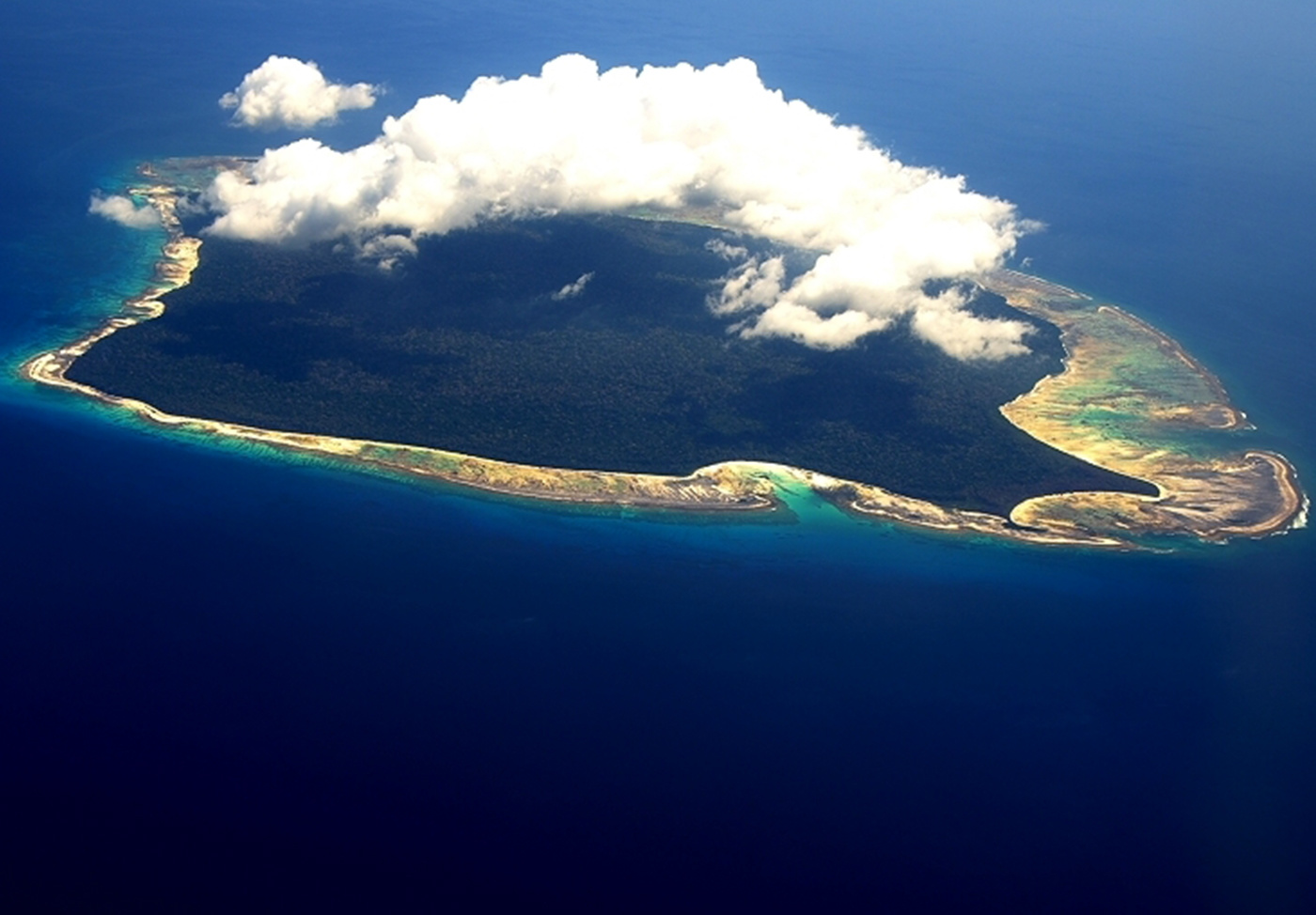 Html islands. Северный Сентинельский остров. Северный Сентинельский остров, Индия. Андаманские острова, Северный Сентинел. Северныйсентильский остров.