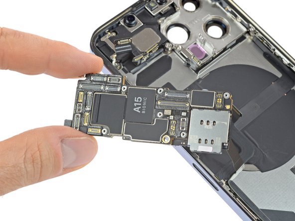 iFixit mổ bụng iPhone 13 Pro để thấy những thay đổi lớn bên trong - Ảnh 6. iFixit mổ bụng iPhone 13 Pro để thấy những thay đổi lớn bên trong - Ảnh 6.