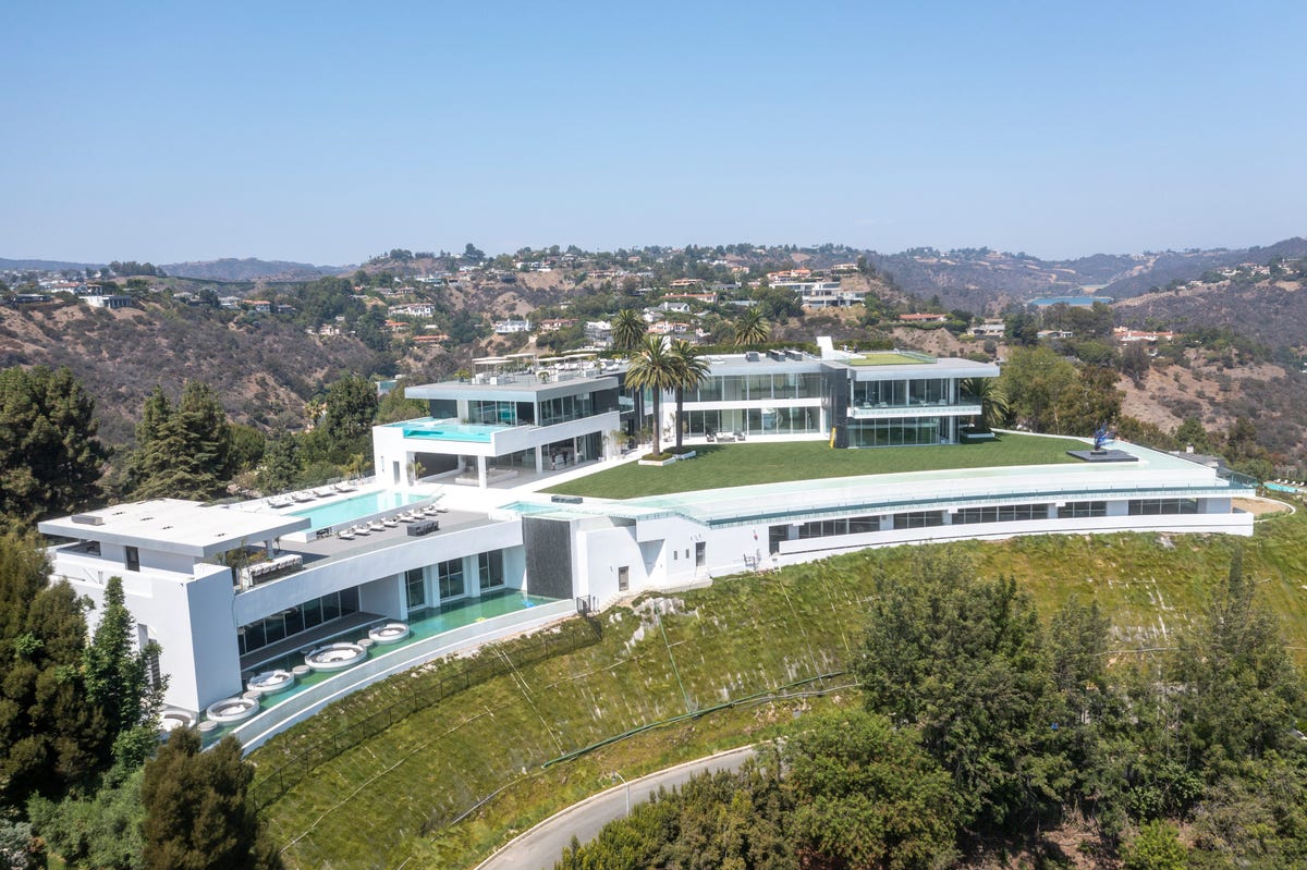 Bên trong siêu dinh thự gần 10.000 m2 của Los Angeles, được niêm yết 295 triệu USD và sắp đấu giá - Ảnh 2.