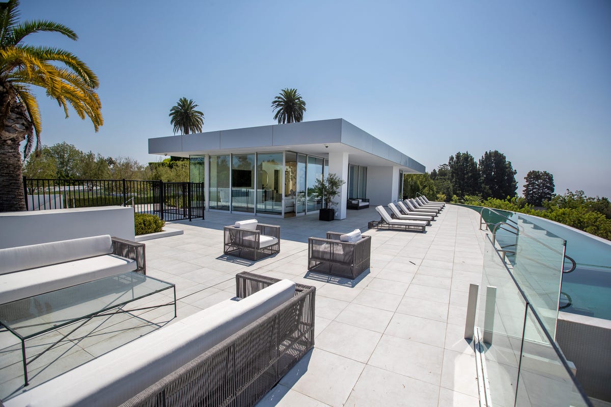 Bên trong siêu dinh thự gần 10.000 m2 của Los Angeles, được niêm yết 295 triệu USD và sắp đấu giá - Ảnh 23.