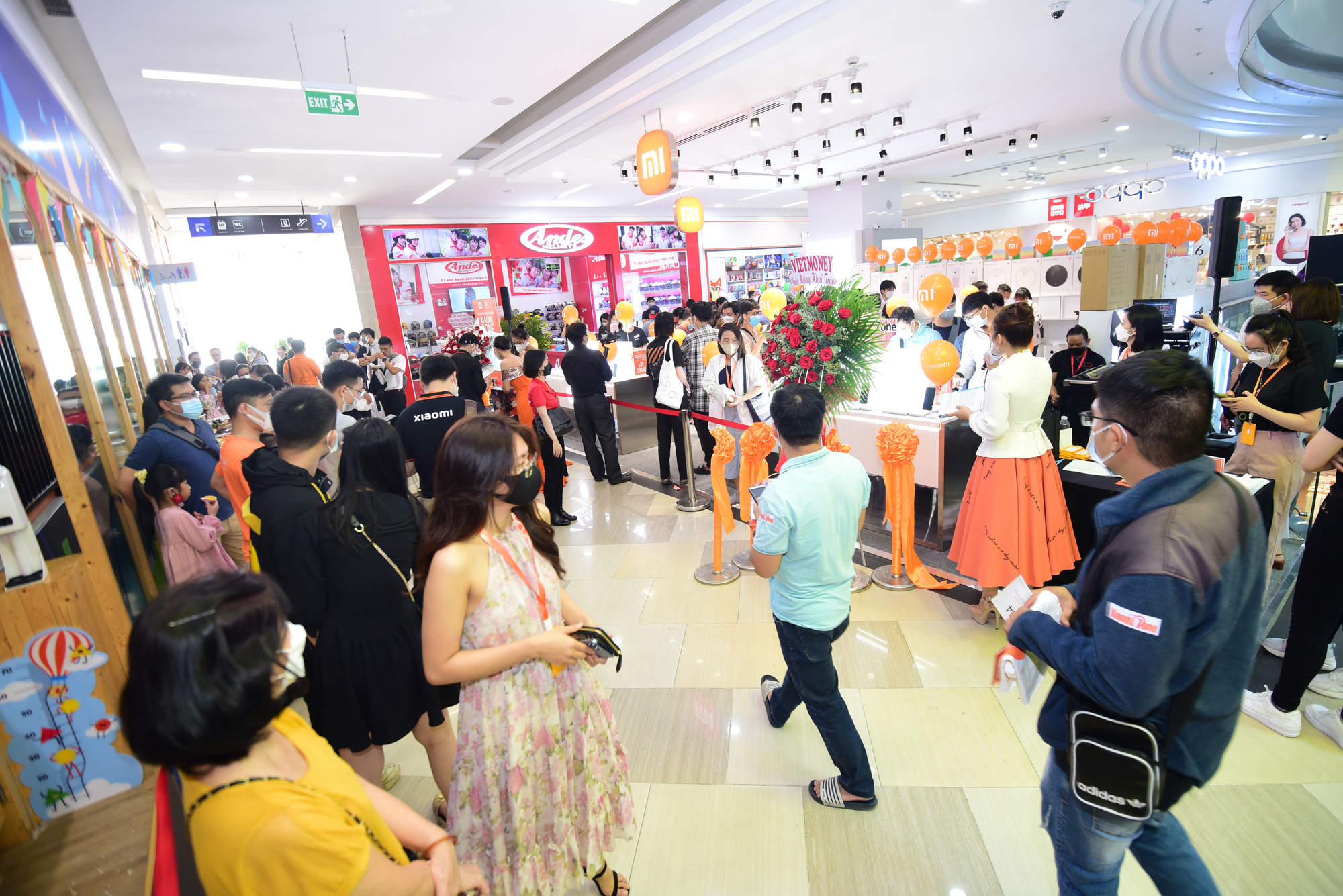 Xiaomi Zone opens: The 5th genuine Xiaomi store in Vietnam - Photo 2.