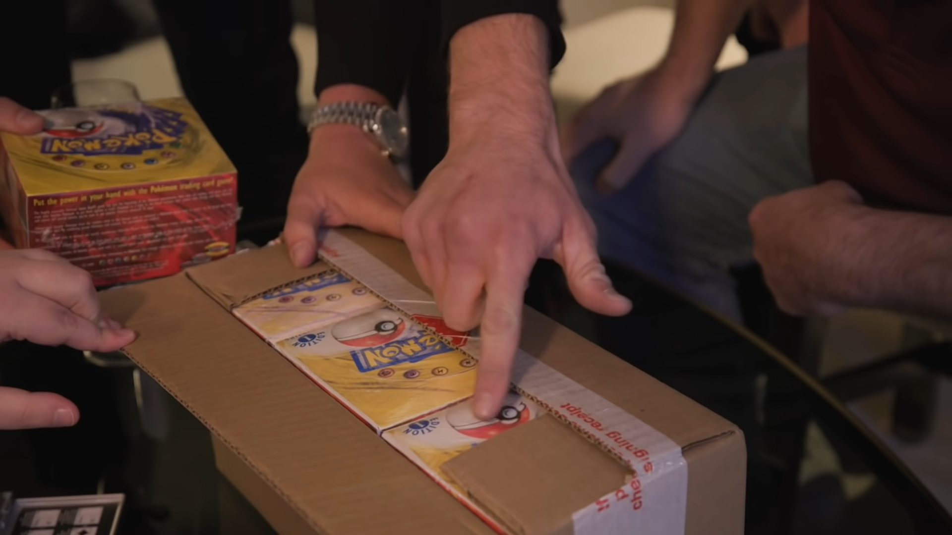 YouTuber Logan Paul spent 79.5 billion VND to buy Pokémon cards, received all fake goods - Photo 3.