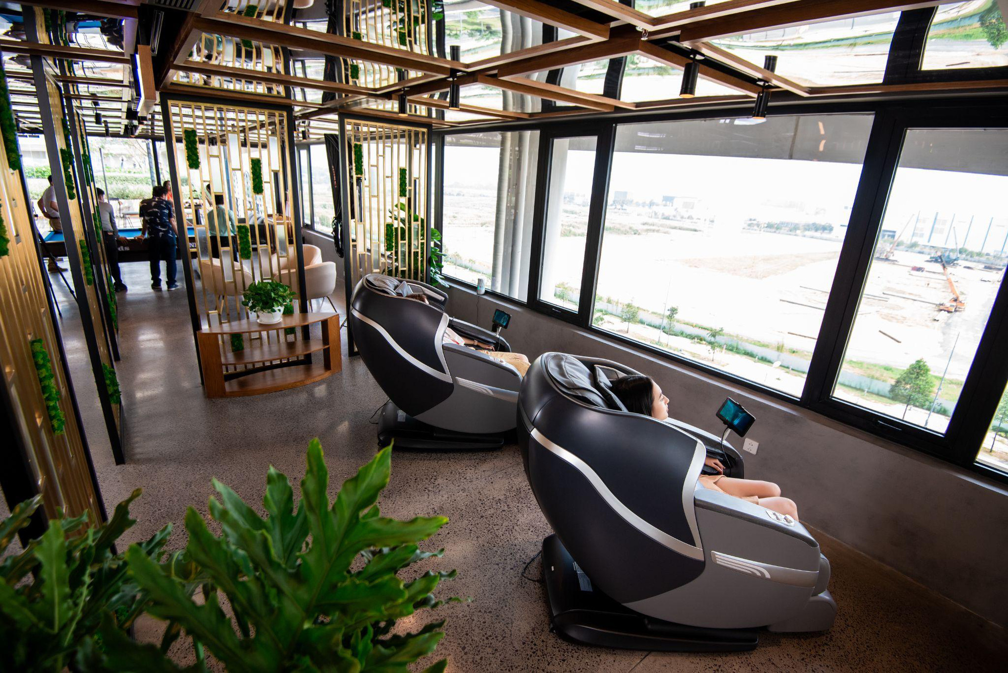 Công ty công nghệ đưa mô hình Signature Park Lounge “sang, xịn, mịn” dành cho nhân viên - Ảnh 7.