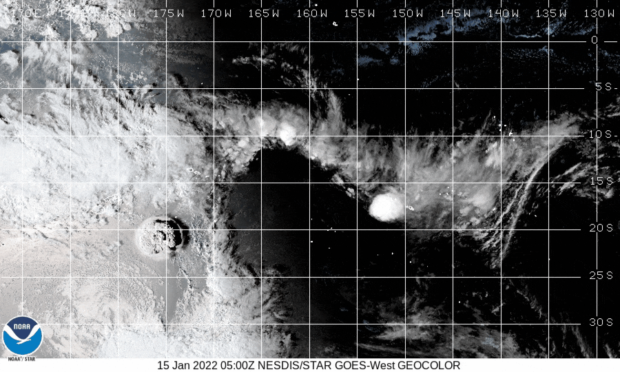 Kinh hoàng hình ảnh núi lửa Hunga Tonga phun trào nhìn từ không gian - Ảnh 2.
