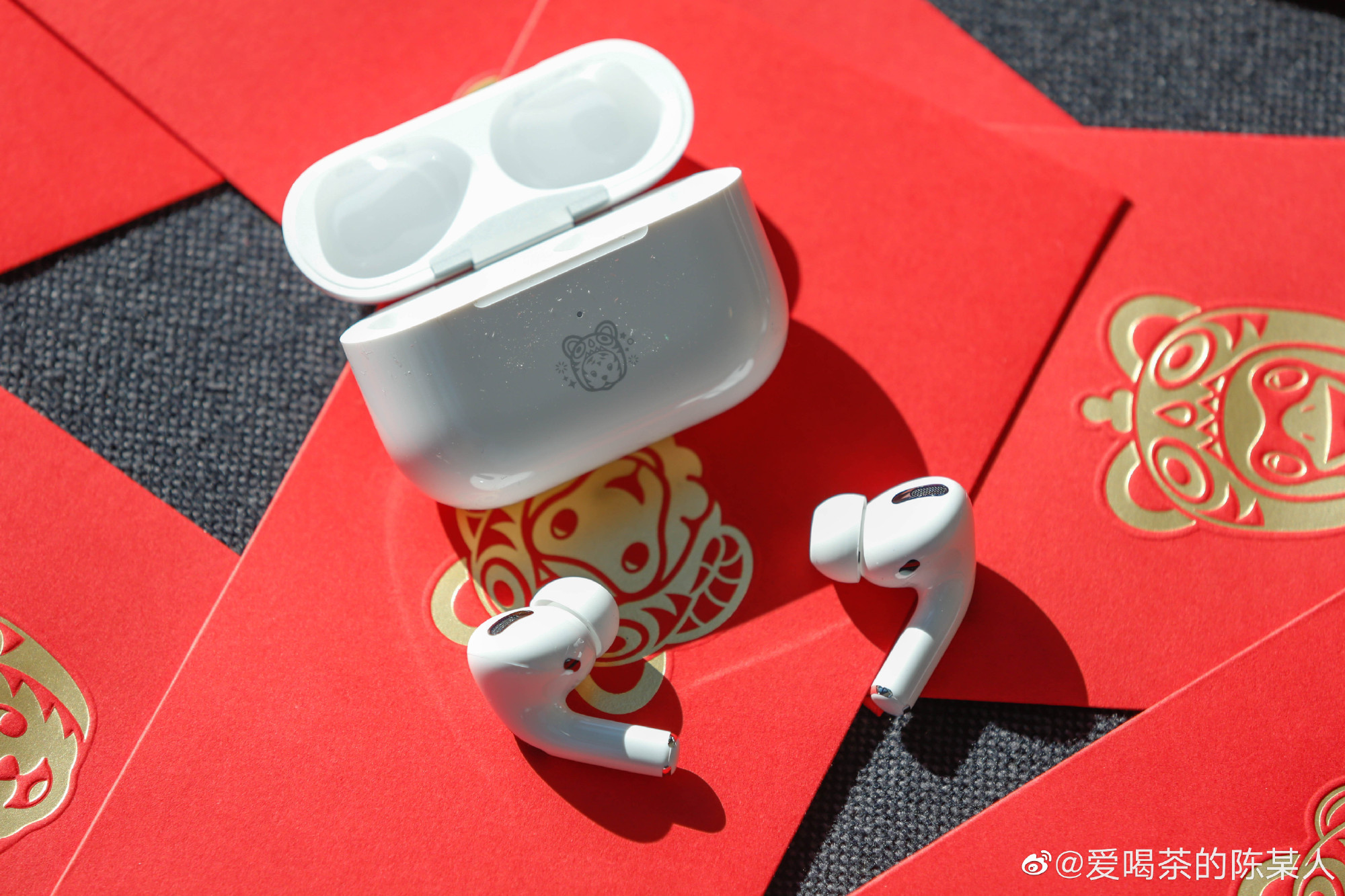 AirPods Pro New Year version of the Year of the Tiger 2022 launched, priced at VND 7.2 million - Photo 3.