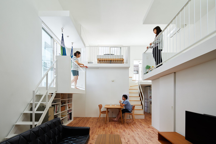 Đưa phòng ngủ ra ban công, ngôi nhà 48m² ở Nhật Bản này là sự kết hợp hoàn hảo giữa kiến ​​trúc độc đáo - Ảnh 13.
