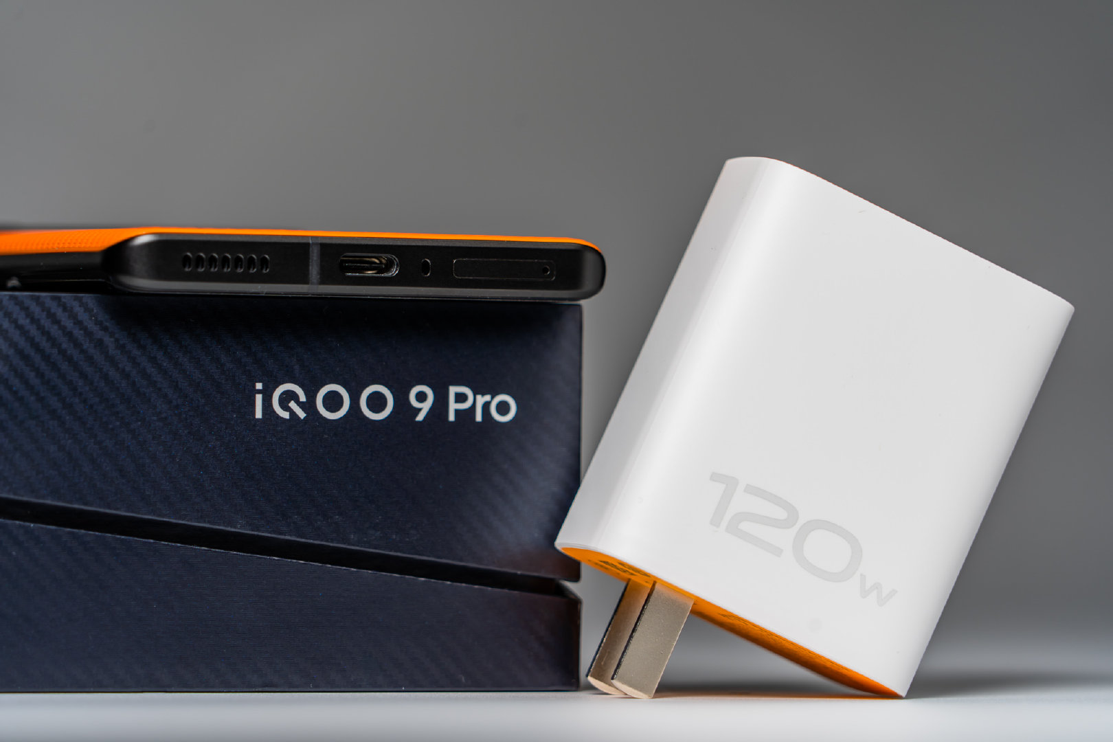 iQOO 9 series launched: Snapdragon 8 Gen 1, 120W super fast charging, priced from only VND 14.3 million - Photo 6.