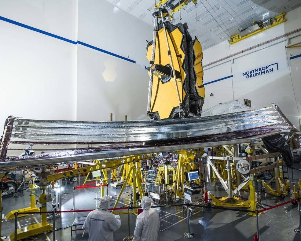 NASA successfully opened the sun shield as wide as a tennis court of the James Webb Space Telescope - Photo 1.