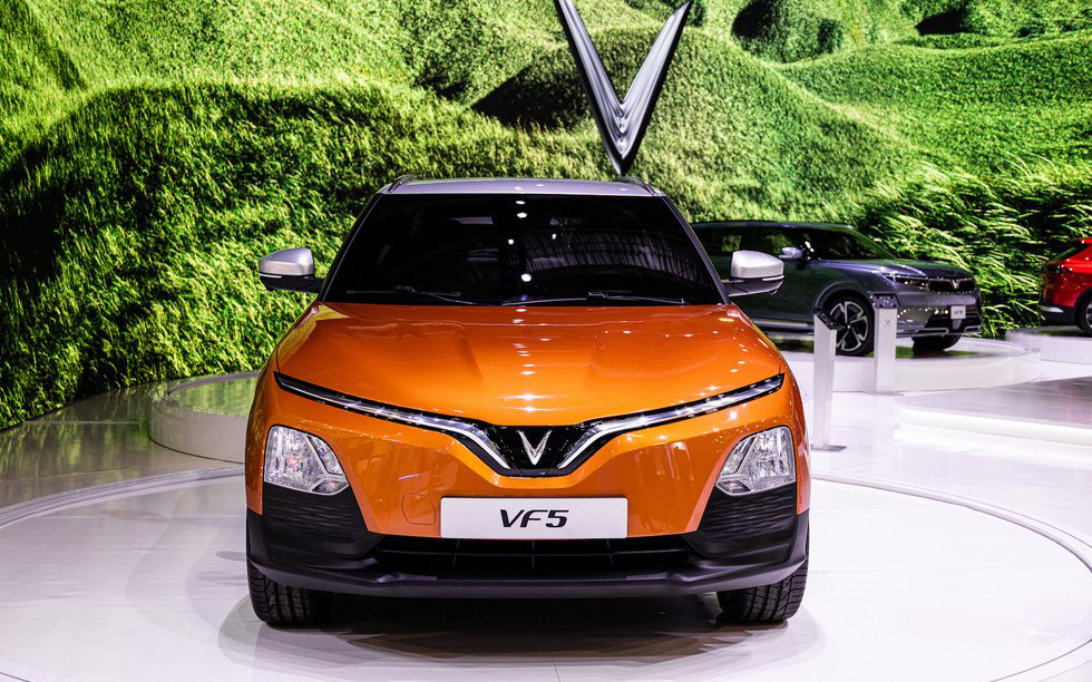 Khi cả Volkswagen và Toyota đều đang lao vào xe điện, lẽ nào VinFast còn lưu luyến xe xăng? - Ảnh 4.