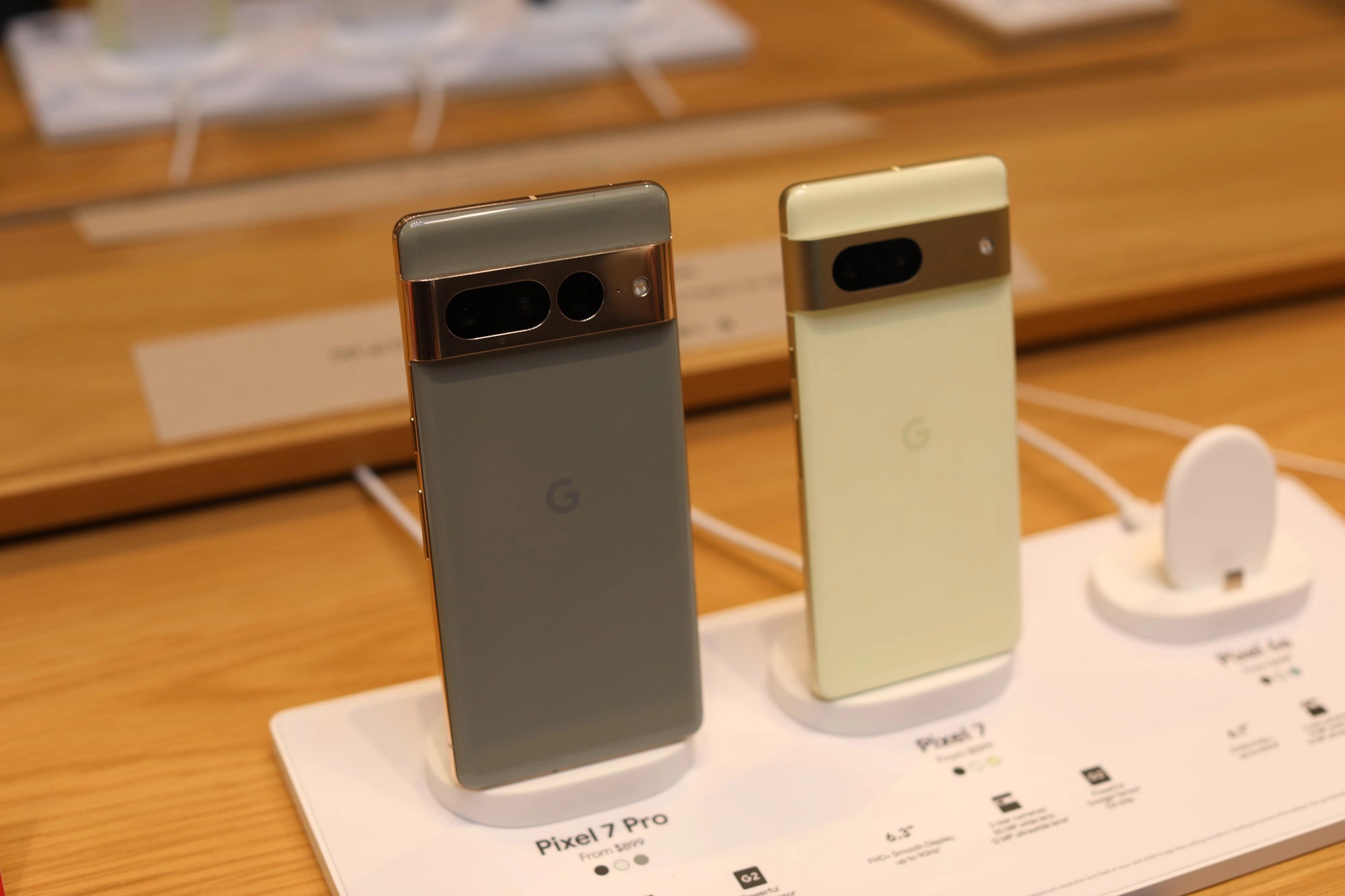 Tại sao Google Pixel không thể phổ biến như iPhone hay Samsung Galaxy - Ảnh 1.