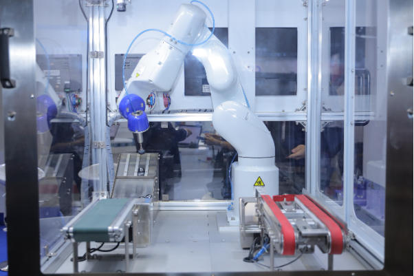 Epson lần đầu tiên giới thiệu robot công nghiệp tại Triển lãm quốc tế METALEX 2022 - Ảnh 2.