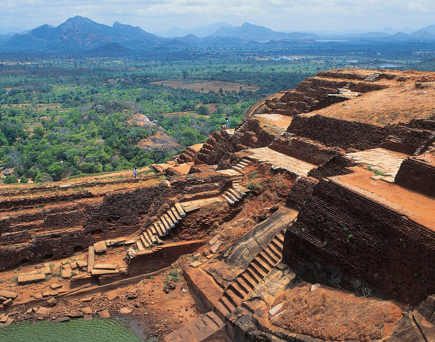 'Sư thành' - công trình cổ đại ẩn giữa núi rừng Sri Lanka - Ảnh 2.