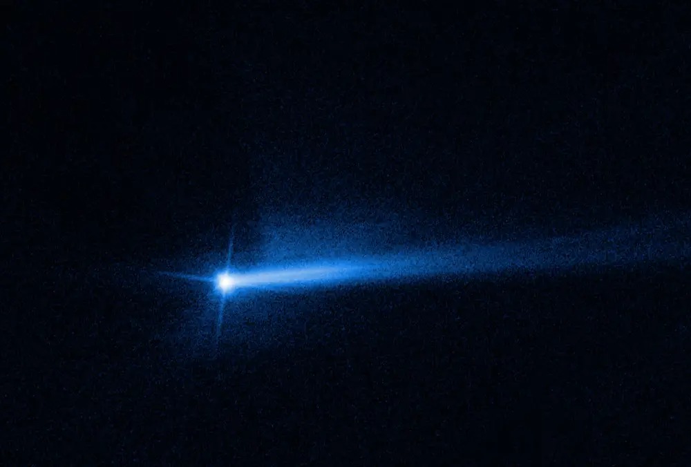 Không chỉ thay đổi quỹ đạo, tiểu hành tinh mà NASA đâm vào đã biến thành một ngôi sao chổi - Ảnh 3.