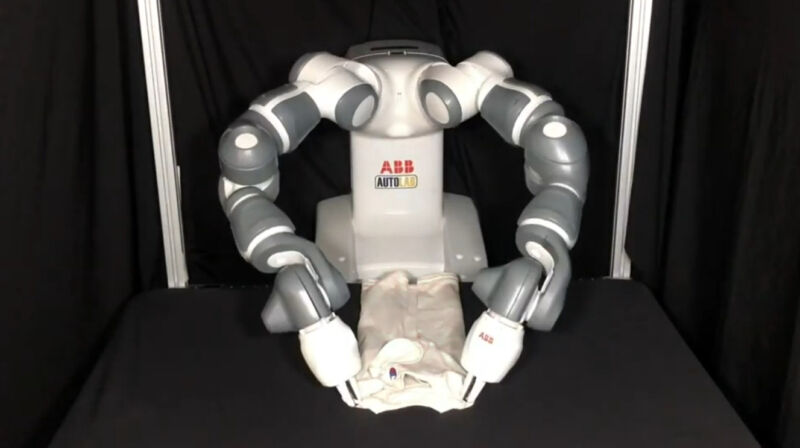 Tích hợp AI cùng đôi tay máy linh hoạt, robot này có thể sớm gấp quần áo thay cho con người - Ảnh 1.