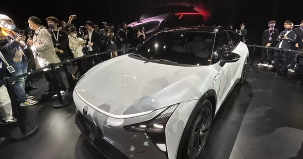 “Google của Trung Quốc” ra mắt xe điện với công nghệ tự lái, đã có hơn 1.000 đơn đặt hàng - Ảnh 1.