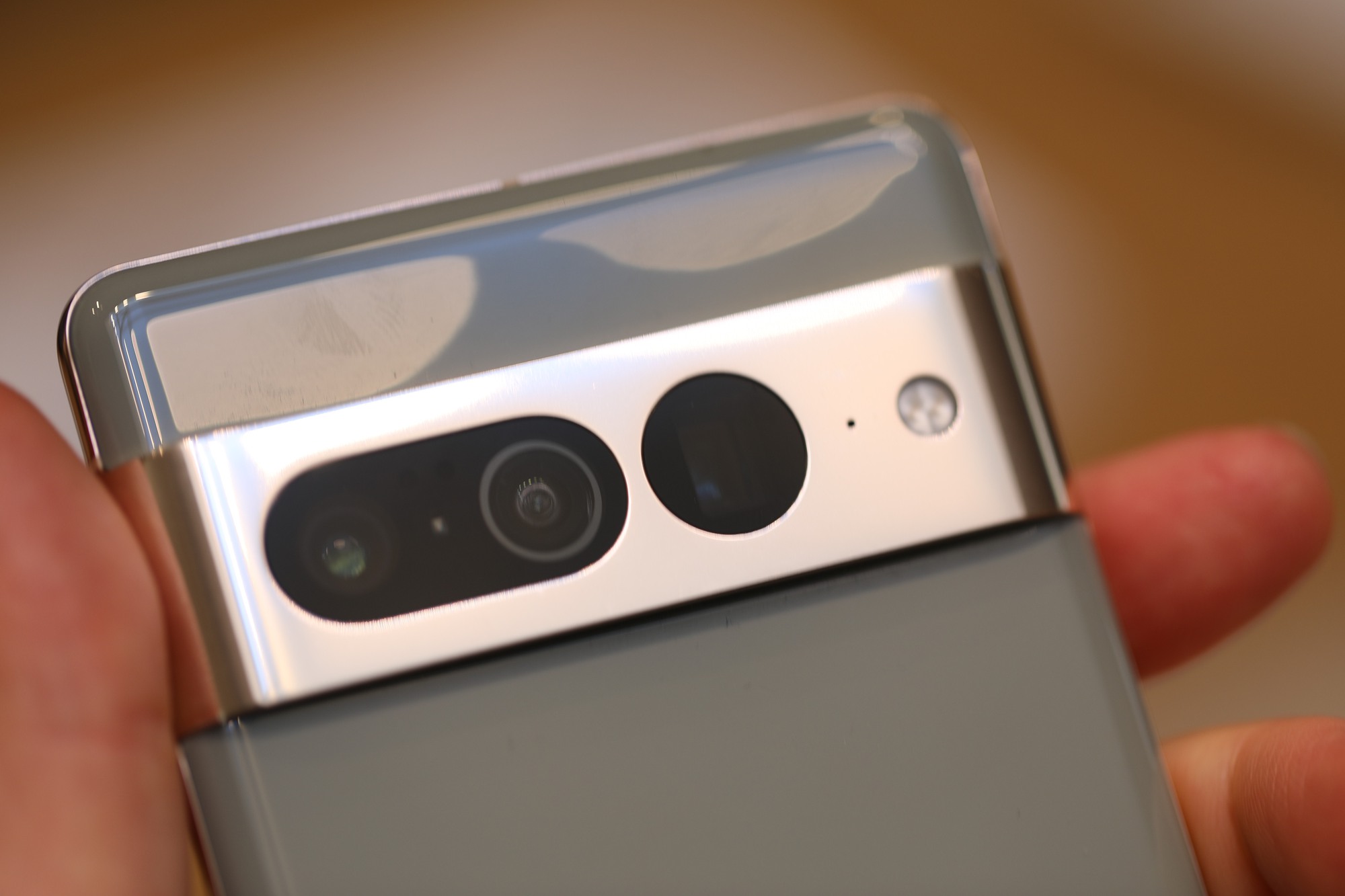 Bộ đôi Google Pixel 7 và Pixel 7 Pro chính thức ra mắt, thiết kế gần như không đổi, nâng cấp đáng kể khả năng chụp ảnh, quay phim - Ảnh 4.