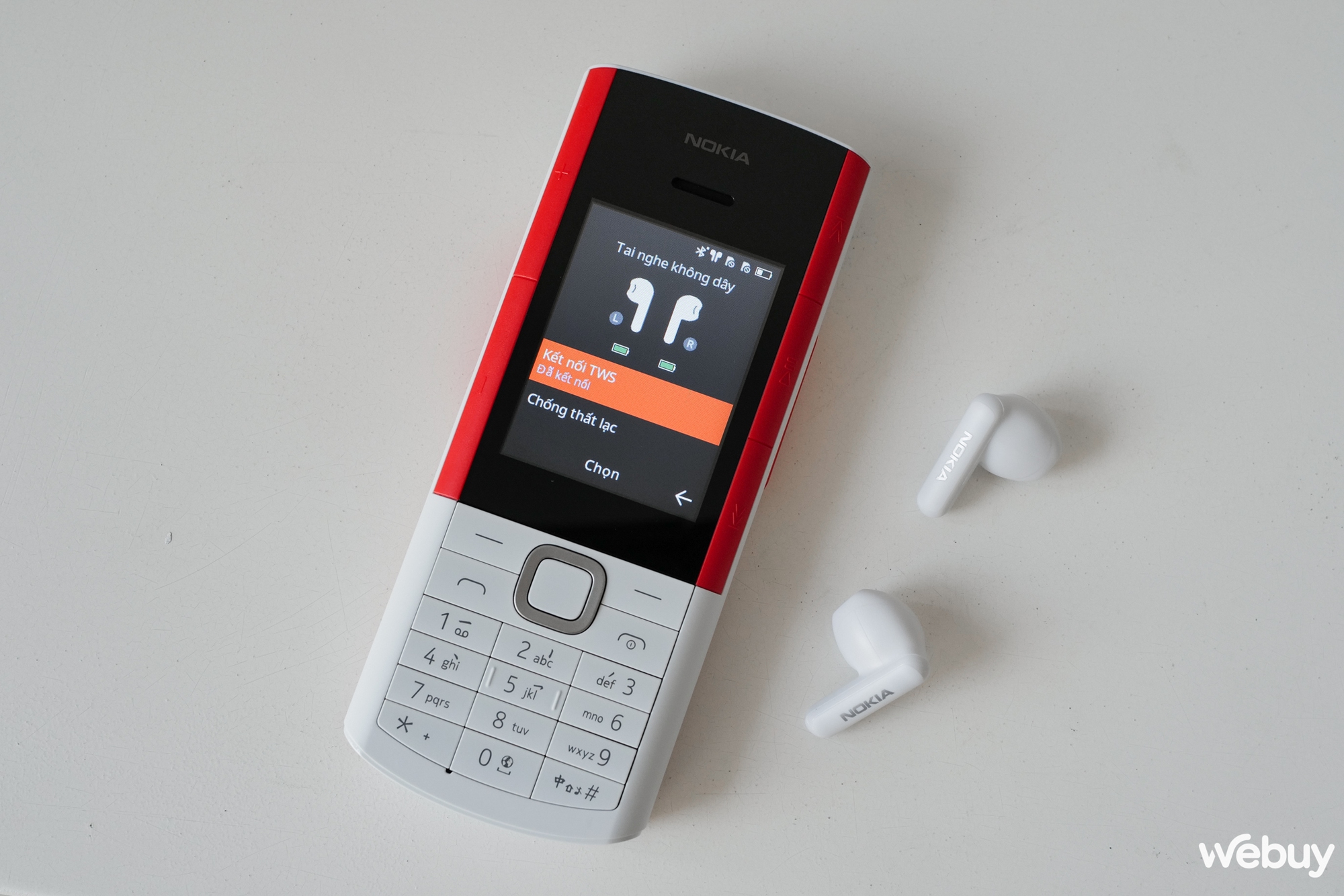 Mở hộp điện thoại &quot;cục gạch&quot; Nokia tích hợp tai nghe không dây, giá 1.79 triệu đồng - Ảnh 10.