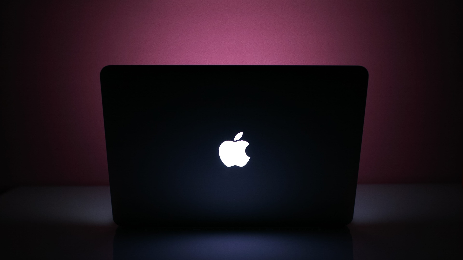 Logo trái táo phát sáng có thể sẽ quay trở lại trên MacBook trong tương lai - Ảnh 1.